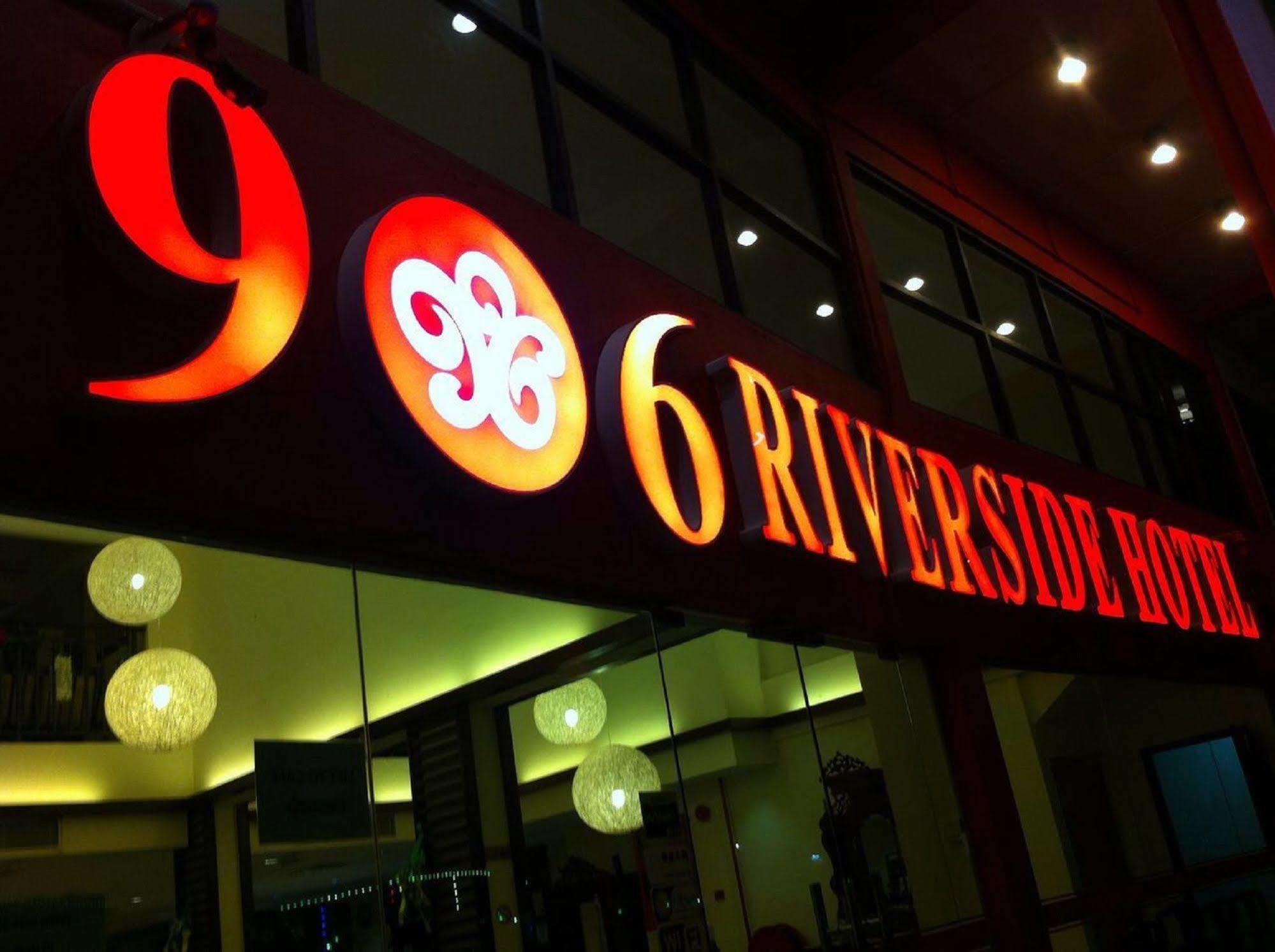 906 Riverside Hotel Malacca Extérieur photo