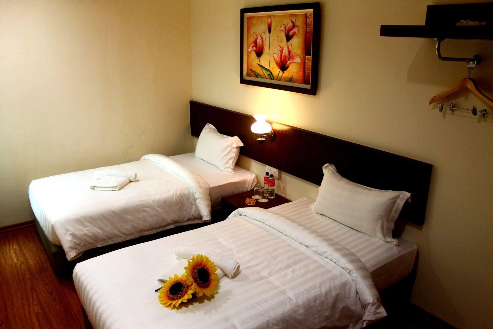 906 Riverside Hotel Malacca Extérieur photo