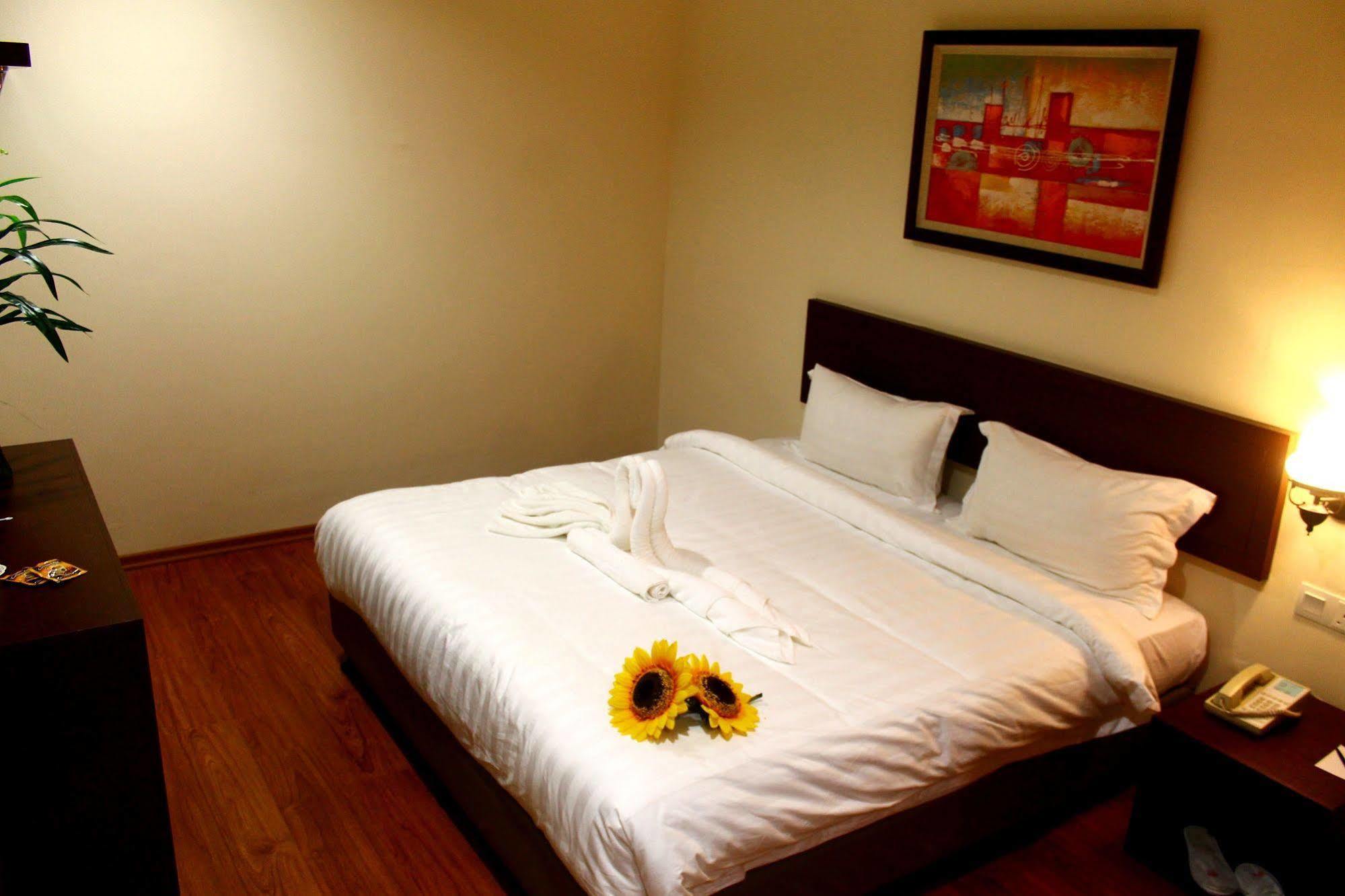 906 Riverside Hotel Malacca Extérieur photo