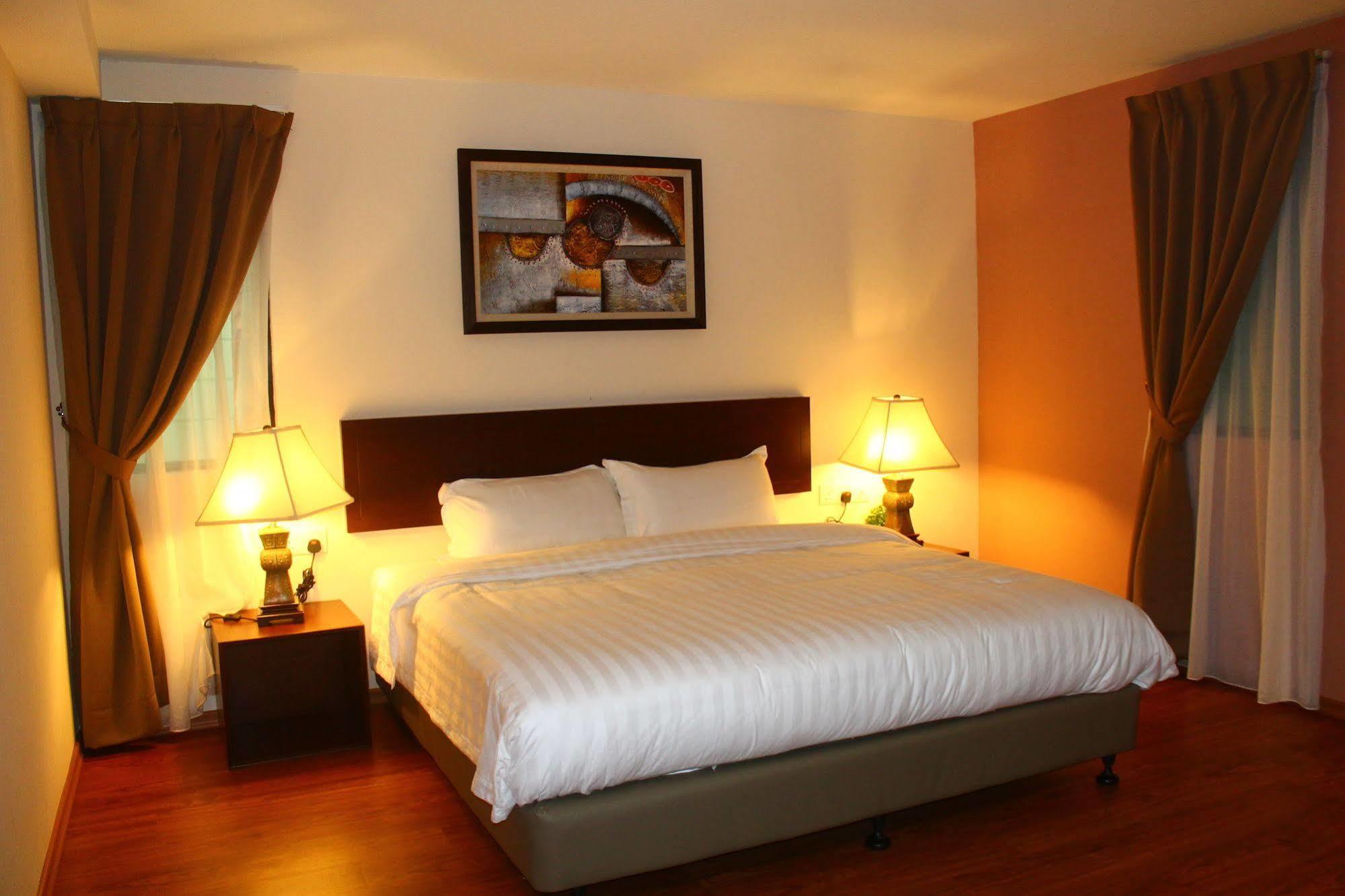 906 Riverside Hotel Malacca Extérieur photo